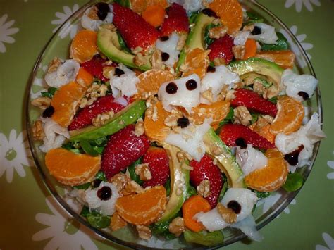 Ensalada de canónigos y aguacates con bacalao ahumado. | Ensalada de ...