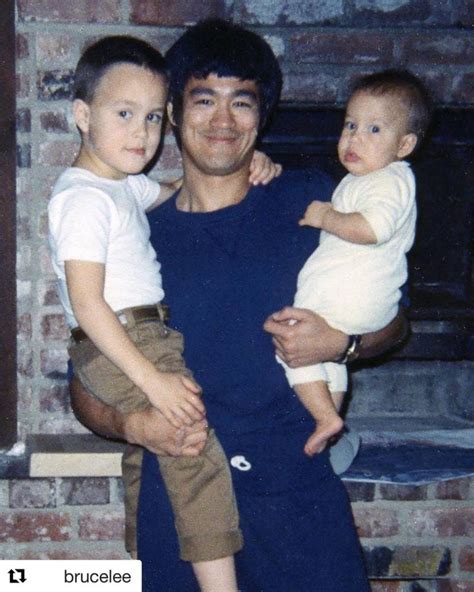 Brandon Lee’s death painfully echoes Alec Baldwin’s prop gun tragedy ...