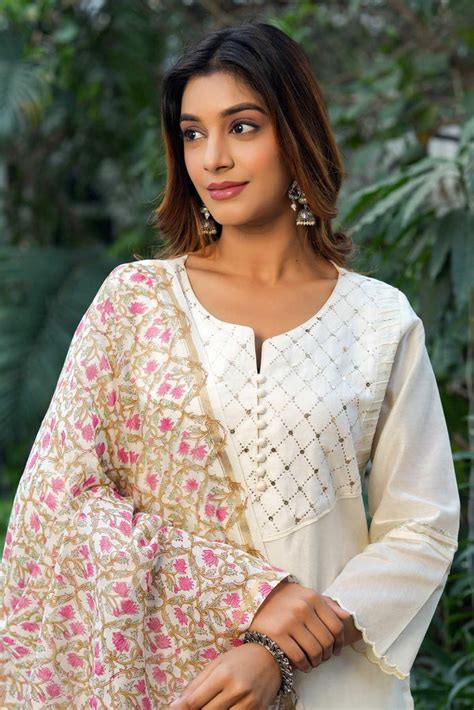 Off-White Pure Chanderi Kurta With Mukesh Work | cotrasworld