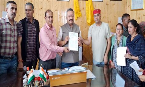Shimla: मिड-डे मील कर्मियों ने शिक्षा मंत्री को सौंपा मांग पत्र, वेतन ...