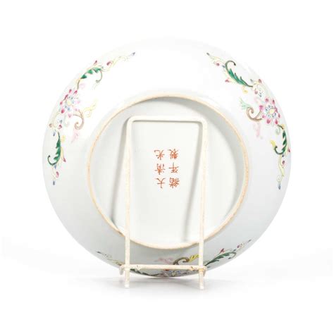 Lot 144 - A CHINESE 'DRAGON AND PHOENIX' DISH