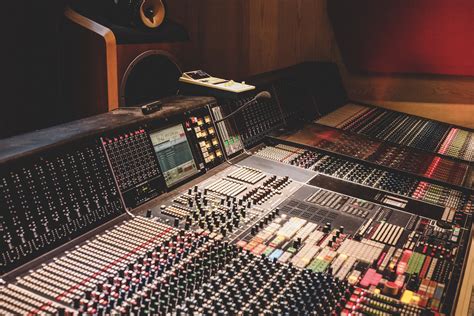 music studio engineer jobs