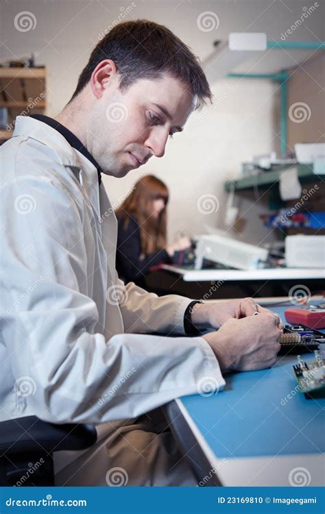 Rezultat imagine pentru Testing Circuit Board Components