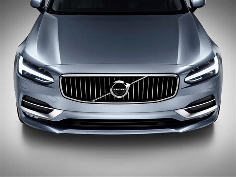 Volvo unveils 2016 S90 luxury sedan