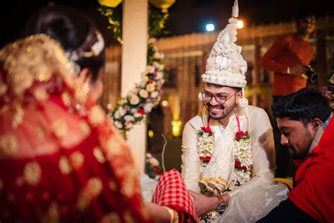 From Turbans To Sherwanis: Bengali Groom Wedding Look