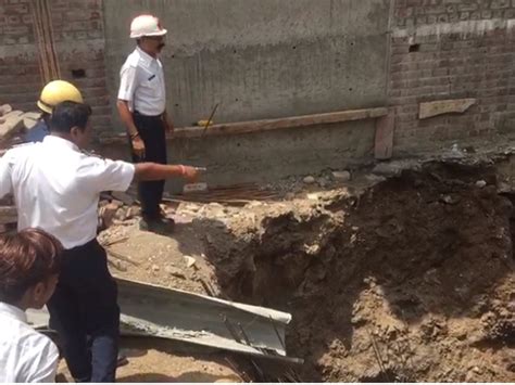 Surat Ghod dod Road Area Soil Collapse And 4 Worker Injured One Person ...