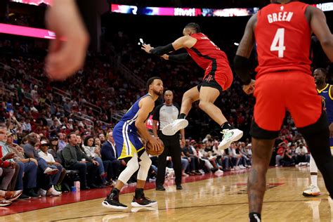 Fans React To Stephen Curry Dominating 1 Rockets Star