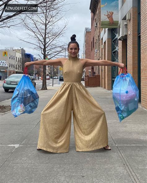 KIM TAYLOR BENNETT Feet - AZNudeFeet