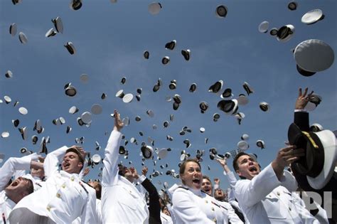 Navy Graduation Parade 的图像结果