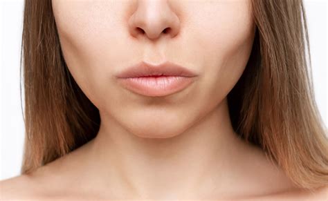 सूजन से बेजान और बीमार दिखने लगे चेहरा, तो इन 5 घरेलू नुस्खों की मदद से ...