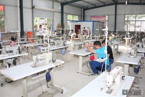 山东技师学院向省人社厅第一书记帮包村捐赠缝纫设备