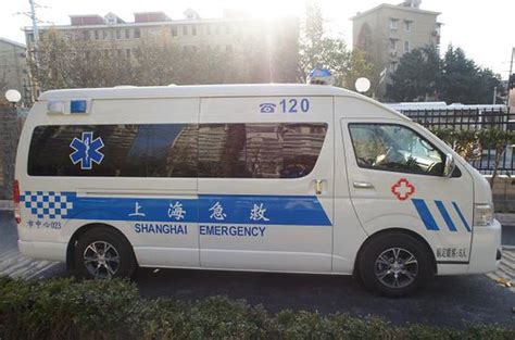 网传救护车机场接客 上海120表示并非本系统急救车_新浪上海_新浪网