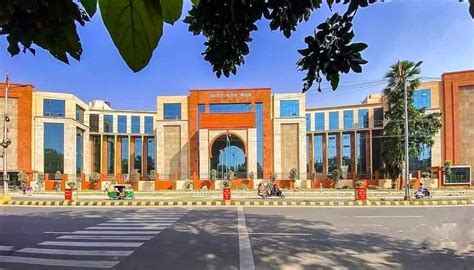 पटोरी थानाध्यक्ष प्रवीण कुमार मिश्रा और साइबर अपर थानाध्यक्ष कृष्णा ...