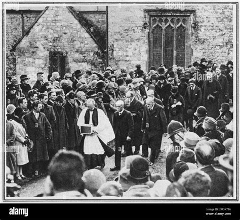 Burial thomas hardys heart people Black and White Stock Photos & Images - Alamy