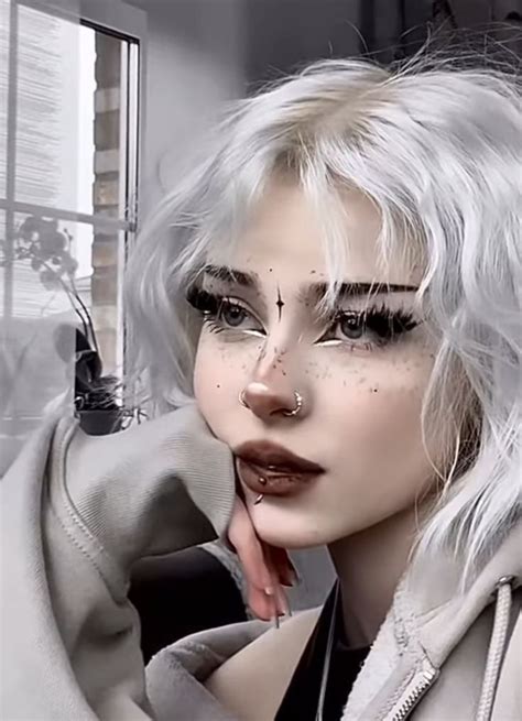 2000s punk makeup