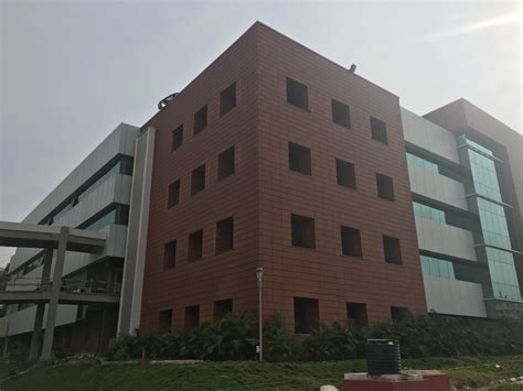 L & T Coimbatore – Pyramid Glazing