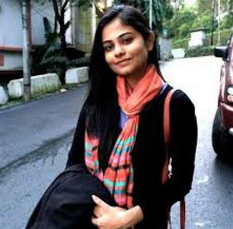 Artika Shukla ranks 4th in UPSE IAS 2015 exam - xaam.in
