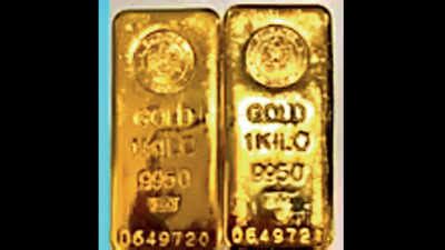 Smugglers' unlock plan foiled: Two flyers held with Rs 1 crore gold in ...