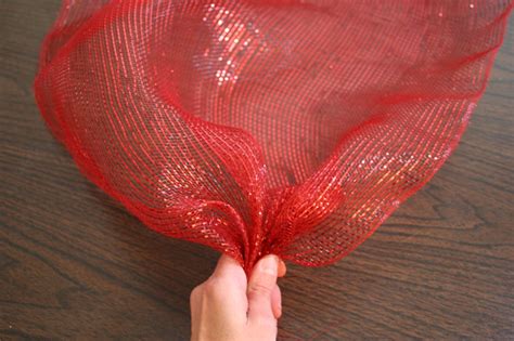 Mesh Ribbon Wreath Tutorial 的图像结果
