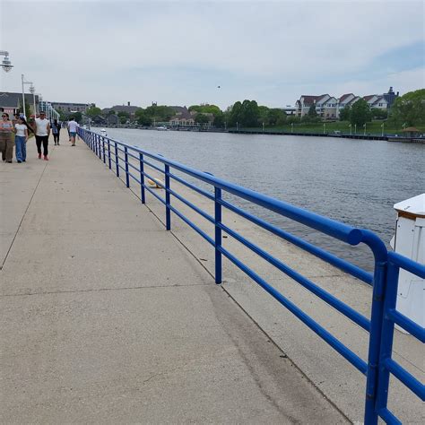 HARBOR WINDS HOTEL (Sheboygan) - Hotel Reviews, Photos, Rate Comparison ...