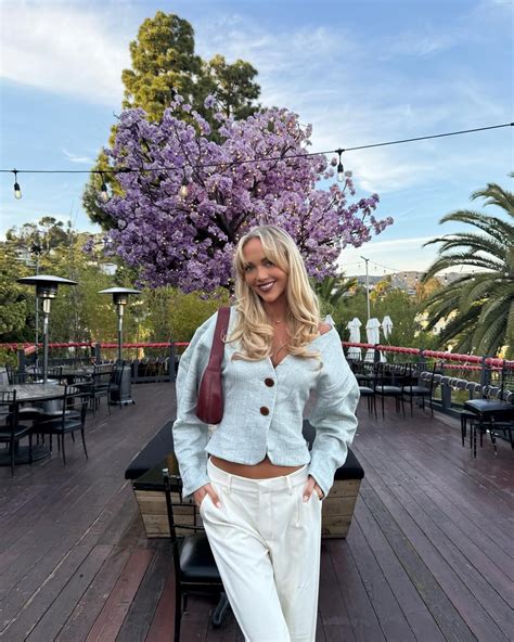 OnlyFans’ Annie Knight Details Requirements While Sleeping With 583 Men | Us Weekly