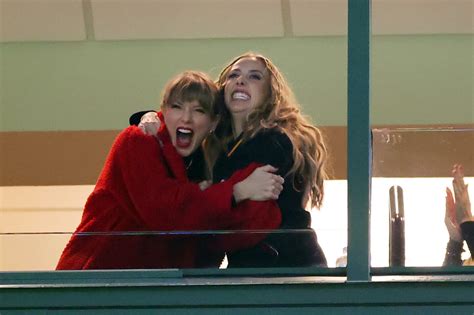 Taylor Swift Literally Distances Self From Trump-Supporting Bestie ...