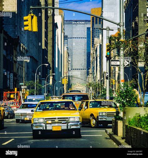 New York, 1980s, Park Avenue south, yellow taxis, vehicular traffic ...