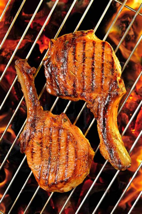 Pork Chop Grill Temp (What Temperature to Grill Pork Chops) - IzzyCooking
