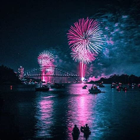 Music with Exploding Firework Sounds 的图像结果