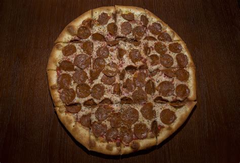 Chicago House of ‘Za Vegan Pizzeria features stuffed pies and no dairy ...