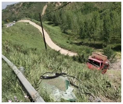 忻州：一小型客车坠入路侧约30M深的悬崖！最后……_姜某_王某强_袁某宇