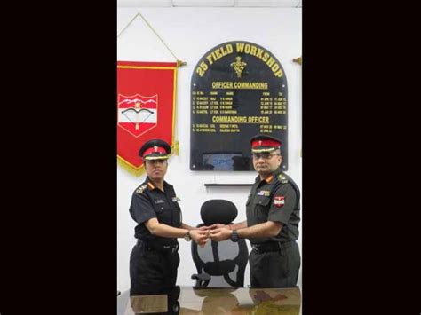 Vapi's first female commanding officer in the army | અડગ મન રાખી તમામ ...