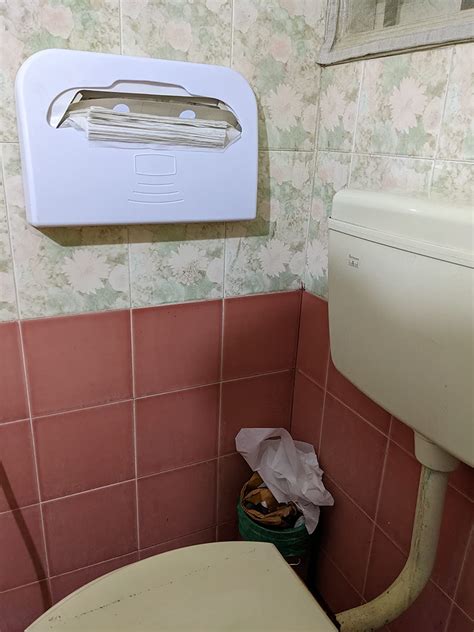 PUFFIN Plastic Toilet Seat Cover Dispenser(10 cm x 10 cm x 5 cm, White ...