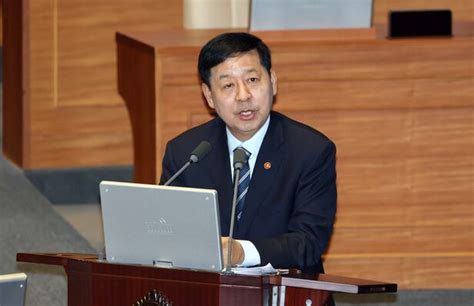 Koo Yun-cheol pledges to steady won to curb import costs in South Korea ...