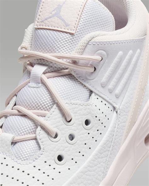 Jordan Max Aura 5 Older Kids' Shoes. Nike SG