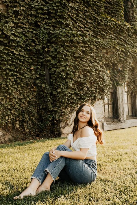 Golden Hour Senior Portraits, Senior Portrait Outfit Inspo - Chandler ...