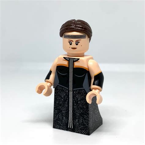 Padme Amidala Minifigure from Star Wars Attack of the Clones Naboo ...