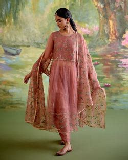 JOR BAAGH DUSKY PINK- SET OF 3 ( kurta, pant & dupatta) – Naaz By Noor