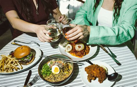 Example of Local Eatery List 的图像结果