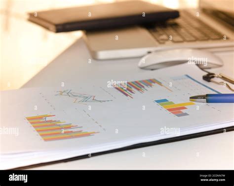 Business Financial Graph Image 的图像结果