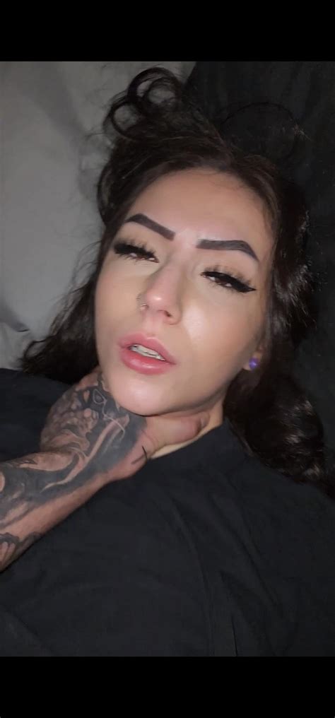 she loves being choked 😈🥵 | Scrolller