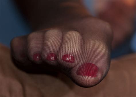Wallpaper : barefoot, red, pantyhose, feet, mouth, skin, toes, Nylons ...