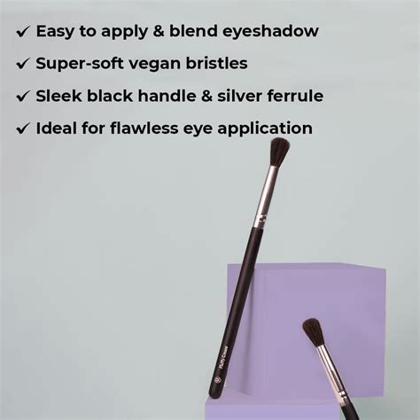 BH Fluffy Crease Brush – Revolution Beauty