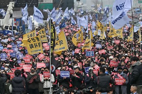 韩国政府采取强硬手段，吁住院医生回归，否则或将被吊销执照 - 星岛环球网