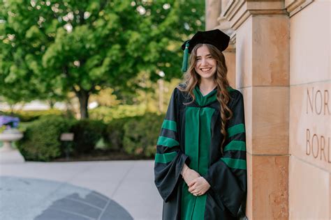 DMU Live Stream Graduation 的图像结果