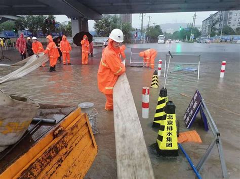 金安桥路段积水深1米！ 北京排水集团40名抢险人员紧急排除-千龙网·中国首都网