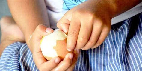 4 Side Effects Of Eating Raw Egg Whites Daily | OnlyMyHealth