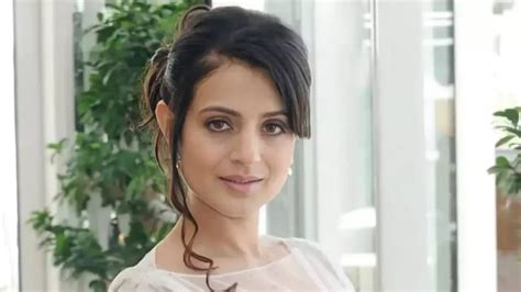 Gadar 2 Actress Ameesha Patel Pleads Not Guilty In Rs 3 Crore Cheque ...