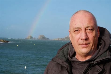 En Finistère, ce photographe a suivi la reconstruction d’une balise en ...