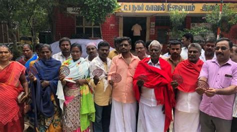 மலேரியா அலுவலகத்தைக் காணவில்லை: போர்வை போர்த்தி, கொசுவத்தியுடன் ...